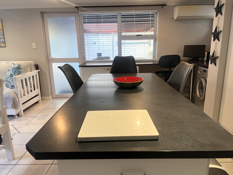 To Let 1 Bedroom Property for Rent in Melkbosstrand Central Western Cape